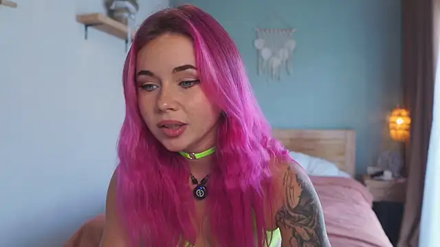 Sarah Pink online show from December 4, 12:20 am