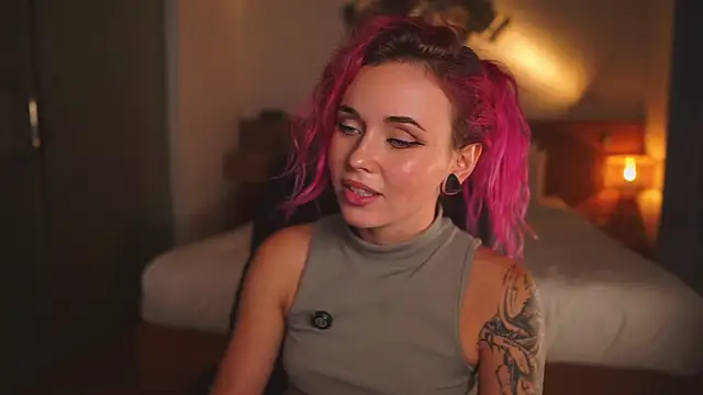 Sarah Pink online show from August 8, 1:24 pm