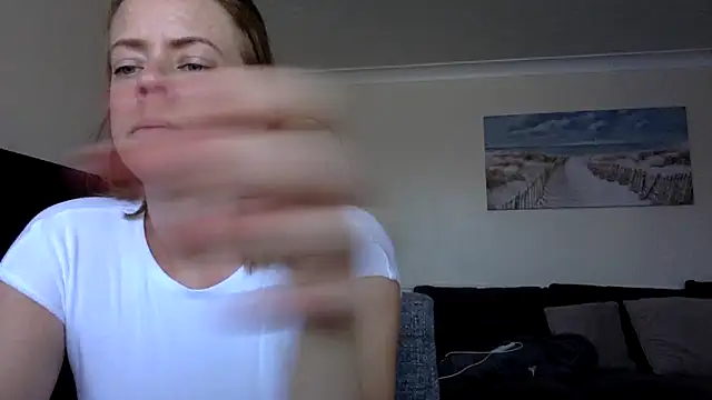 Snapshot of ElizabethArden42- chatting on May 24, 11:37 am ElizabethArden42- online show from May 24, 11:37 am