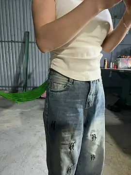 Snapshot of susin-beo chatting on February 4, 1:28 pm susin-beo online show from February 4, 1:28 pm