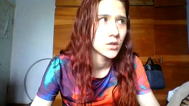 Snapshot of NickiKisinger chatting on June 6, 7:13 am NickiKisinger online show from June 6, 7:13 am