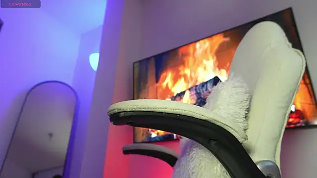 Just Lu online show from February 18, 4:14 pm