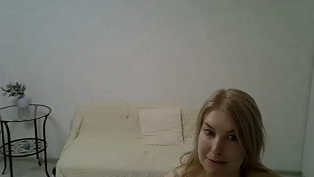 Snapshot of Opaldream chatting on May 8, 9:53 pm Opaldream online show from May 8, 9:53 pm