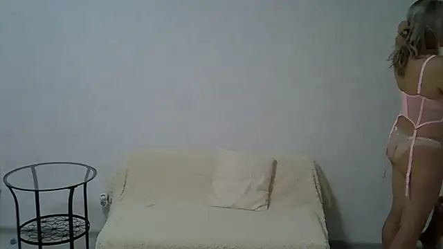 Snapshot of Opaldream chatting on June 21, 10:56 pm Opaldream online show from June 21, 10:56 pm