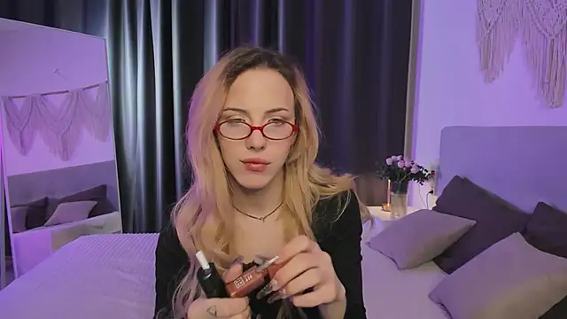 Tiffany  King online show from April 30, 6:53 am