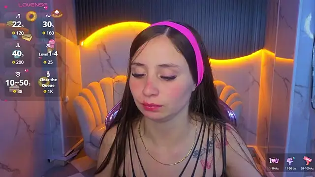 Snapshot of Ariana18_b chatting on June 8, 1:11 pm Ariana18 b online show from June 8, 1:11 pm