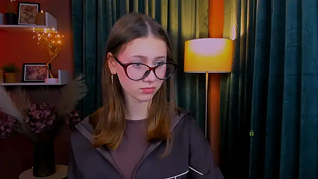 arianaa cat online show from April 28, 6:35 pm