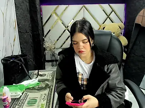  EmilySquirt online show from March 4, 1:28 pm