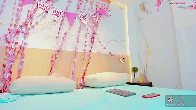 rebecca ponce  online show from February 16, 7:10 pm