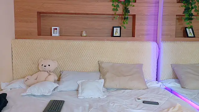 VioletBloomm online show from February 17, 11:29 am