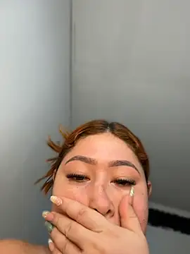 Snapshot of Rouse-Antonella_ chatting on May 17, 9:17 am Rouse-Antonella online show from May 17, 9:17 am