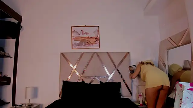 Lucia velez online show from March 10, 3:00 am