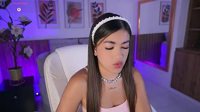 Snapshot of IvyGrabes chatting on May 5, 7:11 pm IvyGrabes online show from May 5, 7:11 pm