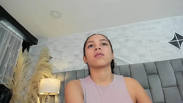 Snapshot of CarolineFyre chatting on June 6, 1:05 pm CarolineFyre online show from June 6, 1:05 pm