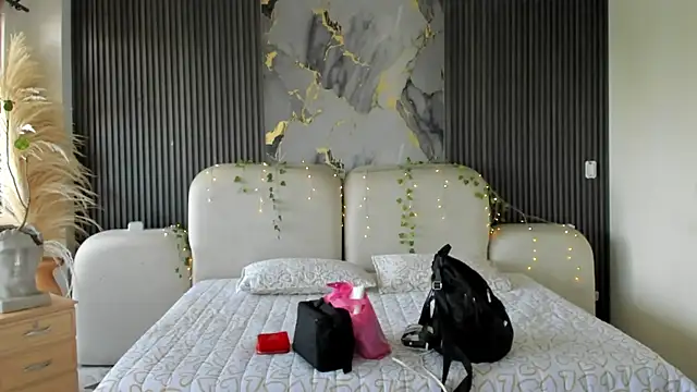 CarolineFyre online show from July 10, 1:47 pm