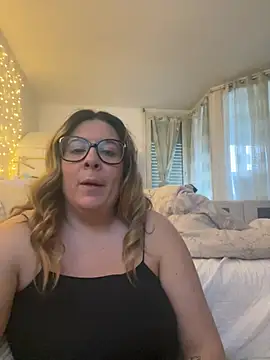 Snapshot of JasmineGlow7 chatting on March 6, 4:25 pm JasmineGlow7 online show from March 6, 4:25 pm