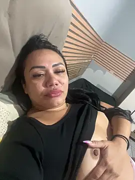 Snapshot of Deyseprado35 chatting on February 12, 6:52 am Deyseprado35 online show from February 12, 6:52 am