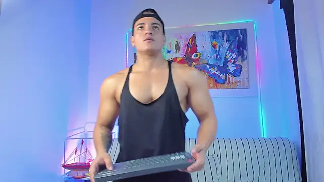 Snapshot of jhon_nicolas chatting on May 14, 11:11 pm jhon nicolas online show from May 14, 11:11 pm