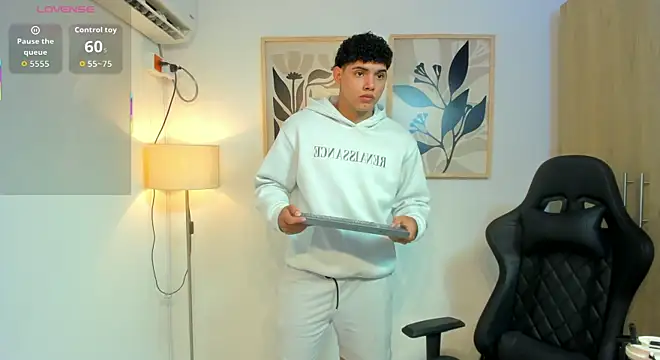 justin payn14 online show from July 6, 12:13 pm