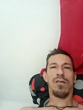 Snapshot of elvergon8721 chatting on February 9, 5:39 pm elvergon8721 online show from February 9, 5:39 pm