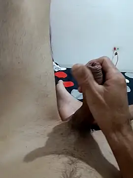 Snapshot of elvergon8721 chatting on April 1, 6:36 am elvergon8721 online show from April 1, 6:36 am