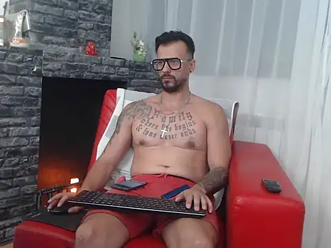 Snapshot of RyanxCole chatting on June 16, 1:36 pm RyanxCole online show from June 16, 1:36 pm