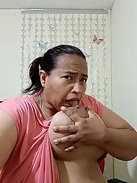 Snapshot of BustySexy_Nataly chatting on May 30, 8:11 am BustySexy Nataly online show from May 30, 8:11 am