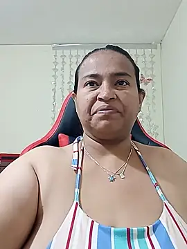 Snapshot of BustySexy_Nataly chatting on June 22, 2:25 pm BustySexy Nataly online show from June 22, 2:25 pm