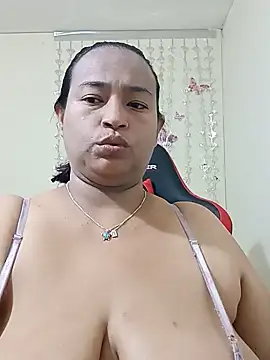 Snapshot of BustySexy_Nataly chatting on July 12, 11:23 am BustySexy Nataly online show from July 12, 11:23 am