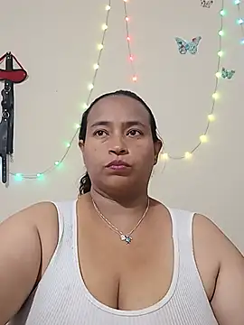 Snapshot of BustySexy_Nataly chatting on July 31, 6:35 am BustySexy Nataly online show from July 31, 6:35 am