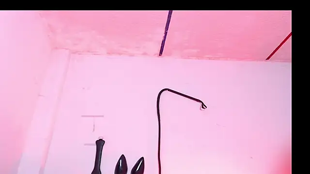 Snapshot of Girl_Bondage chatting on June 17, 1:45 pm Girl Bondage online show from June 17, 1:45 pm