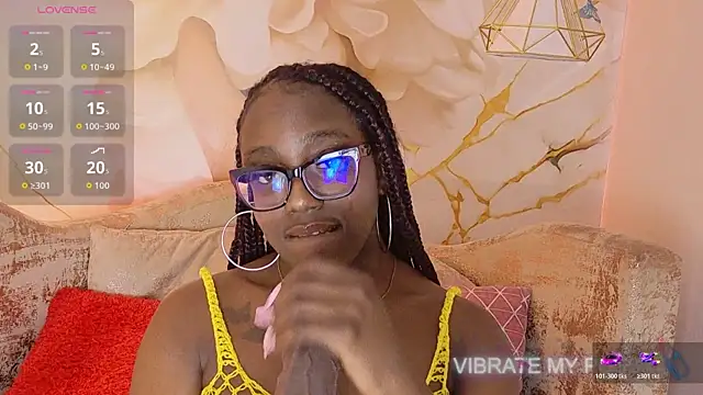 nylaroyale cr online show from June 14, 7:49 pm