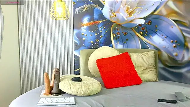 nylaroyale cr online show from June 17, 8:21 pm