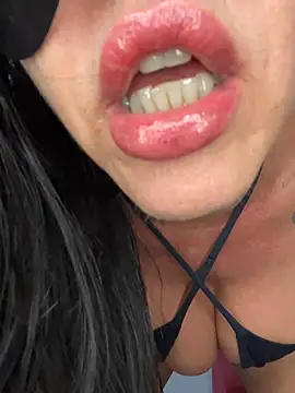 Snapshot of hotcasal69 chatting on June 2, 9:44 am hotcasal69 online show from June 2, 9:44 am
