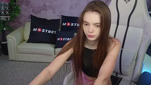 Snapshot of Zlata_Sky chatting on December 17, 7:37 pm Zlata Sky online show from December 17, 7:37 pm