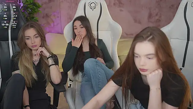 Snapshot of Zlata_Sky chatting on February 5, 3:42 pm Zlata Sky online show from February 5, 3:42 pm