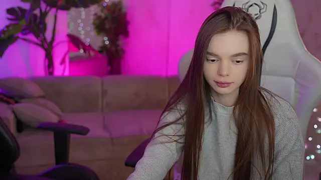 Snapshot of Zlata_Sky chatting on February 15, 12:04 am Zlata Sky online show from February 15, 12:04 am