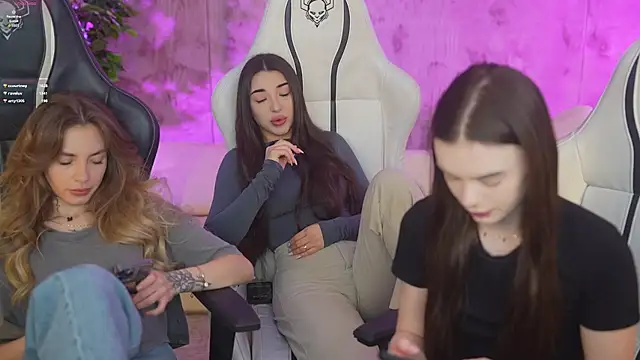 Snapshot of Zlata_Sky chatting on February 22, 9:04 pm Zlata Sky online show from February 22, 9:04 pm