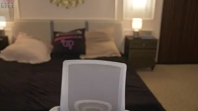 Snapshot of Zlata_Sky chatting on October 27, 3:49 pm Zlata Sky online show from October 27, 3:49 pm