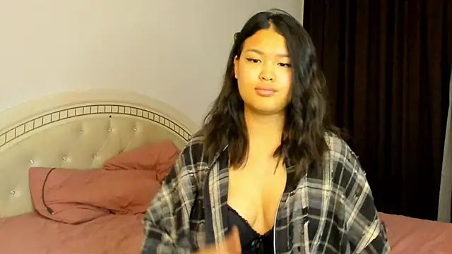 luna yum online show from February 14, 7:21 pm