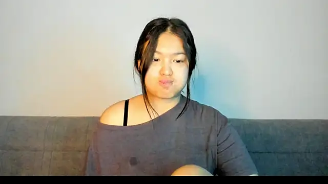 luna yum online show from February 26, 9:36 pm