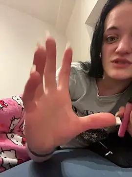 LeonieClaire online show from February 15, 10:39 pm