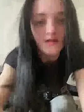 LeonieClaire online show from March 9, 3:05 pm