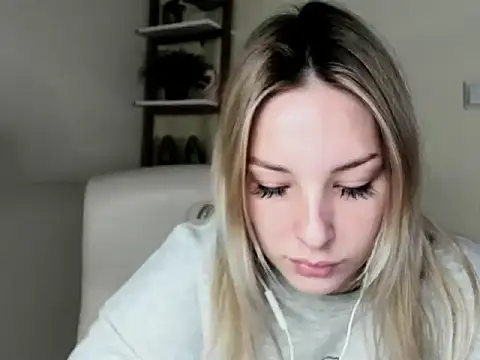 VelvetAngela online show from February 12, 7:47 am