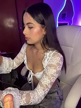 Dulce pink18 online show from March 11, 5:30 pm