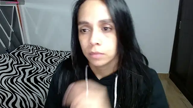 Snapshot of paula_lopez__ chatting on May 5, 12:29 am paula lopez online show from May 5, 12:29 am