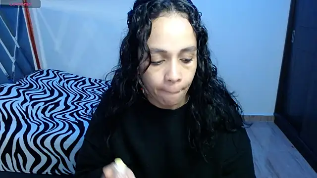 Snapshot of paula_lopez__ chatting on May 6, 10:48 pm paula lopez online show from May 6, 10:48 pm