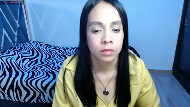 Snapshot of paula_lopez__ chatting on May 21, 11:01 pm paula lopez online show from May 21, 11:01 pm