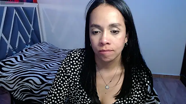 Snapshot of paula_lopez__ chatting on June 17, 7:04 pm paula lopez online show from June 17, 7:04 pm