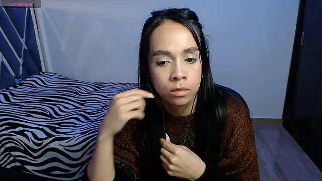 Snapshot of paula_lopez__ chatting on June 18, 6:12 pm paula lopez online show from June 18, 6:12 pm
